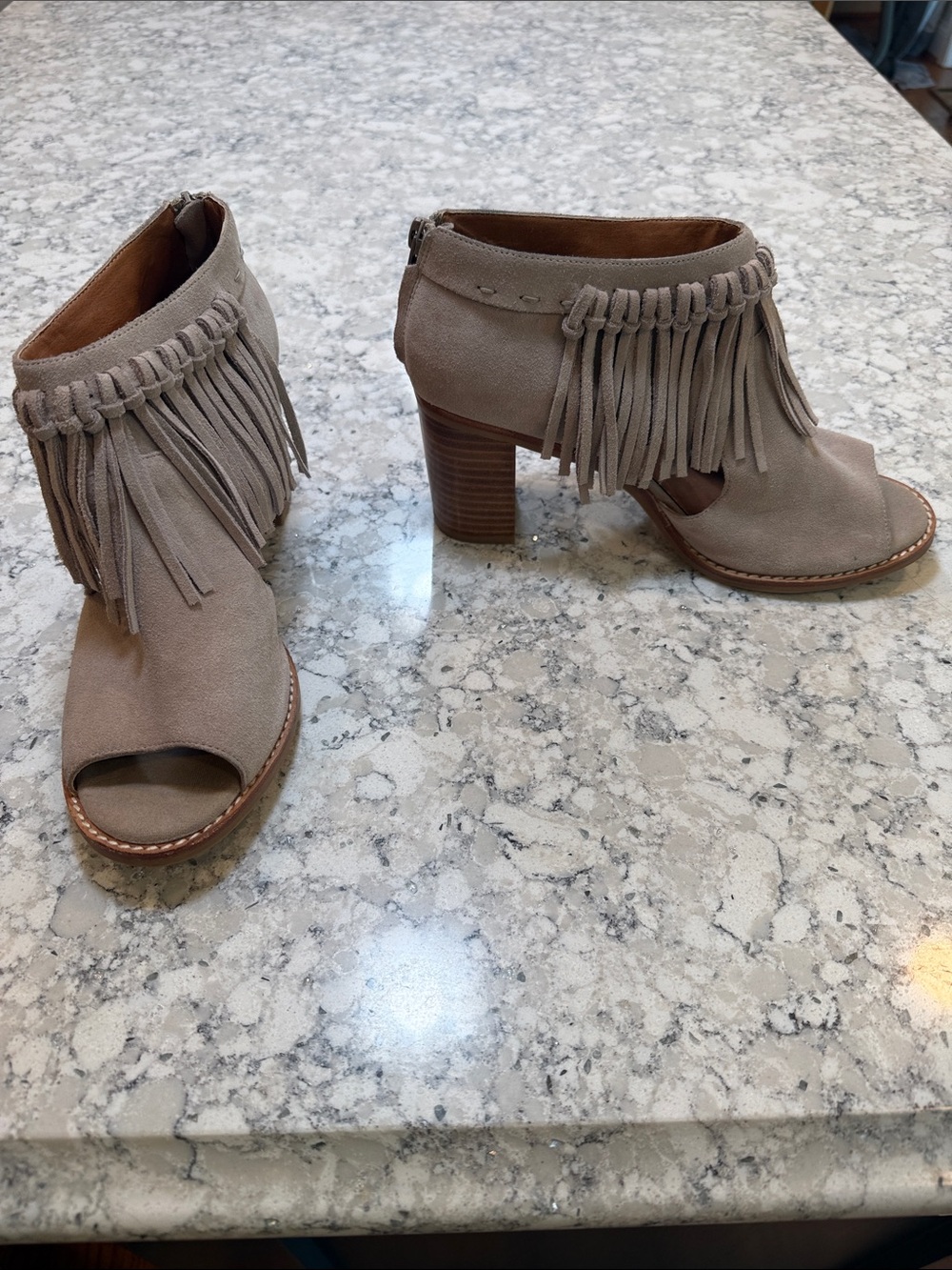 Sbicca beige suede Taupe Fringe Peep-Toe Block Heel Ankle Boots size 10